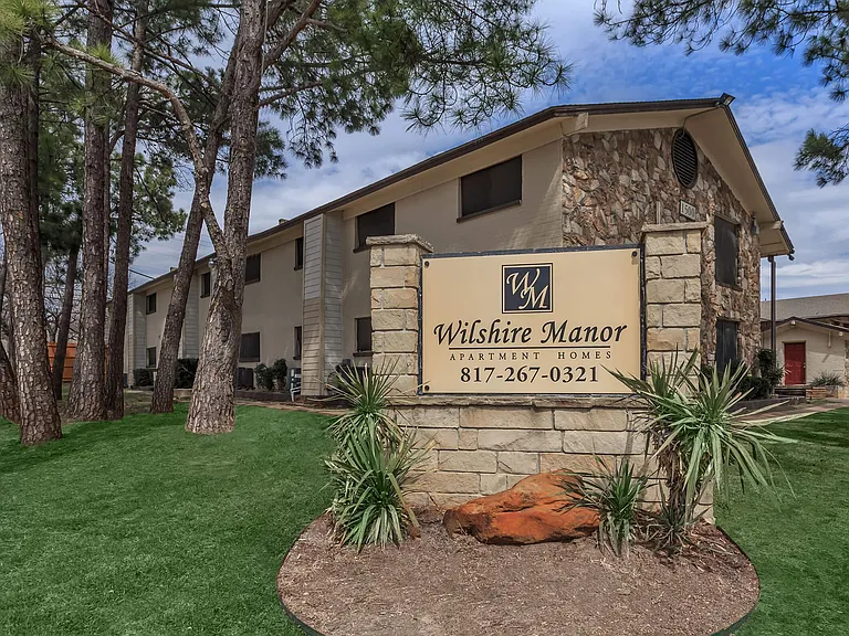 Wilshire Manor — Photo 35