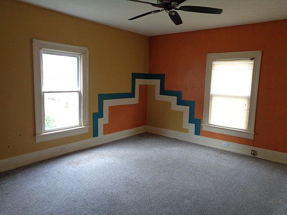 2nd image of 525 Verge St