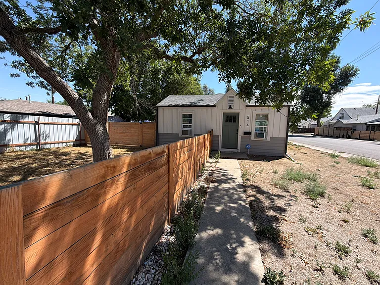 514 S Lowell Blvd — Photo 22