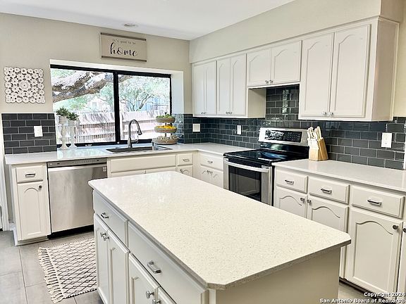 2nd image of 18003 GREEN KNOLL