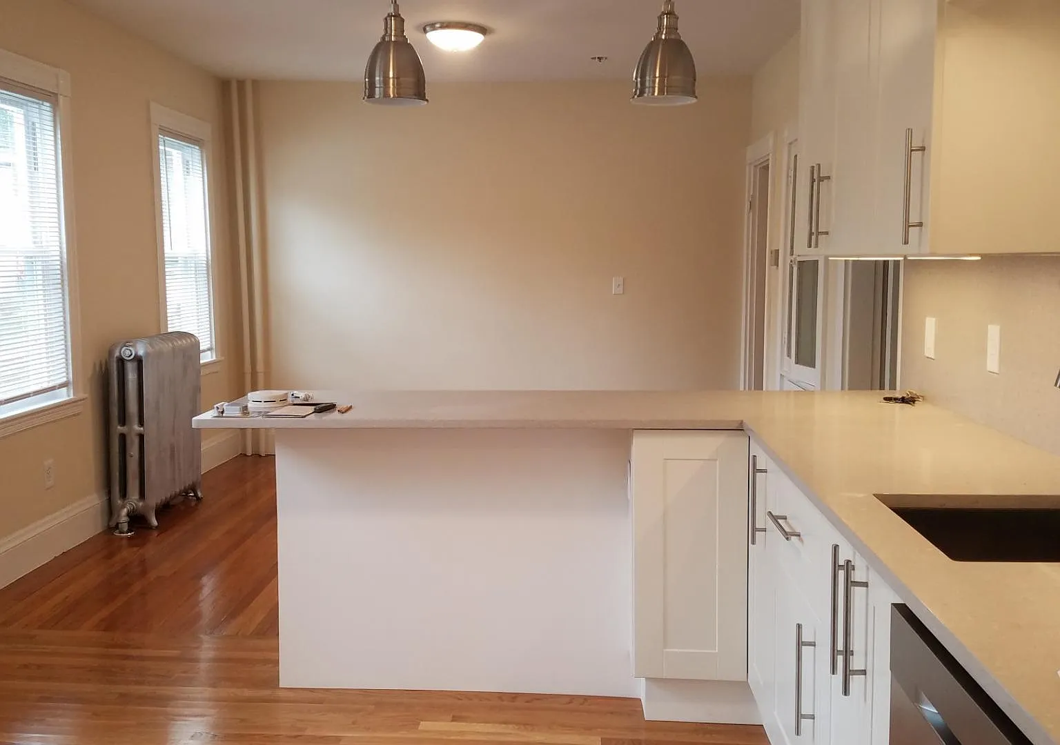 3 bed, 1200 sqft, $3,300 — Photo 2