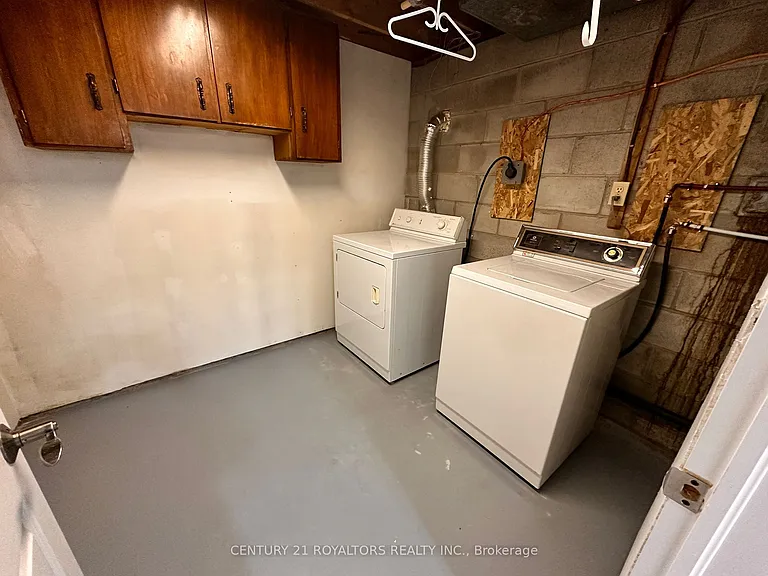 404 Trent St W — Photo 27
