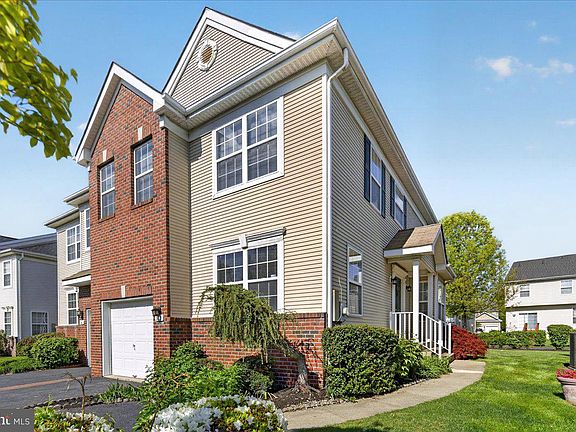 2nd image of 313 Fountayne Ln