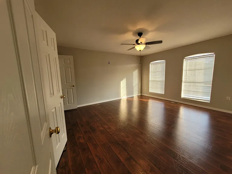 3805 Exeter Ln — Photo 12