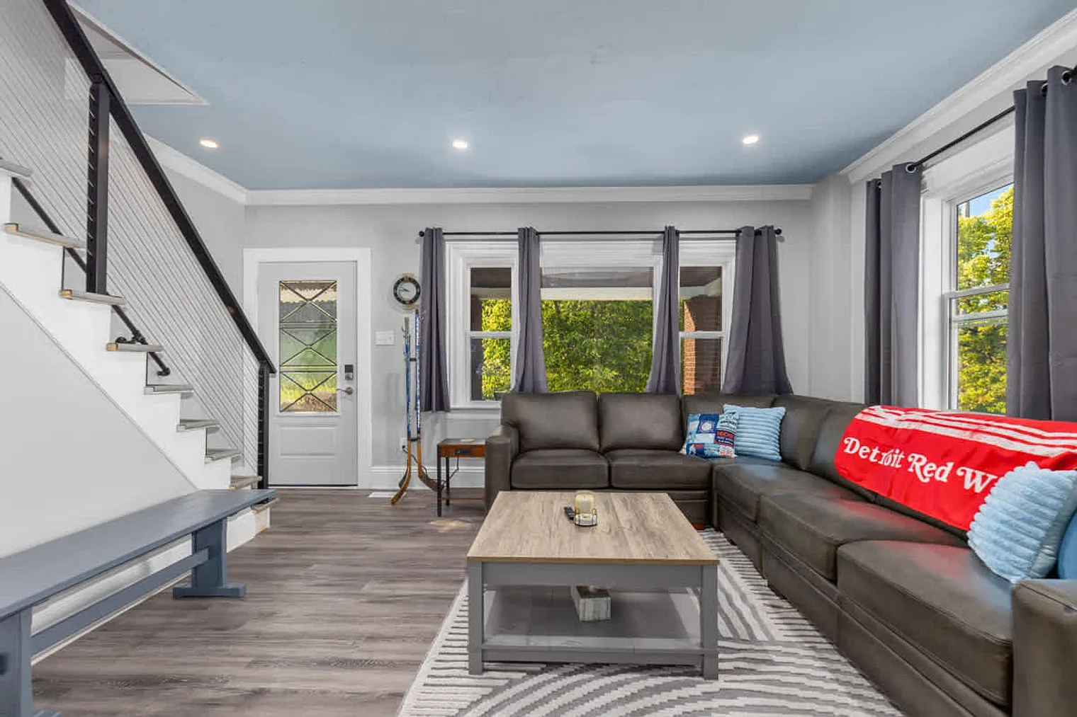 3 bed, 2.0 bath, 979 sqft, $2,235 — Photo 3