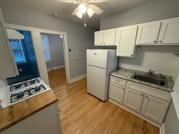 9436 Lincoln Ave APT 1R, Brookfield, IL 60513