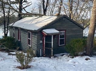 31 Agawam Lake Shore Dr, Wareham, MA 02571