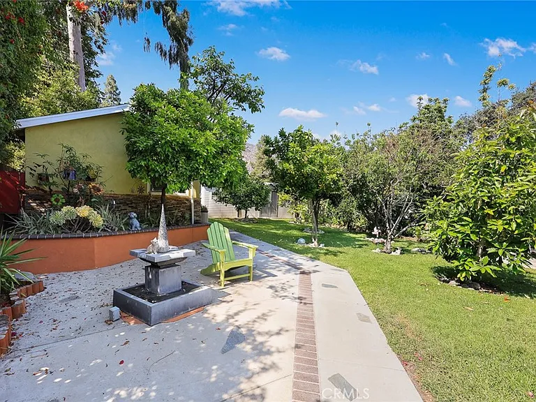 647 W Montecito Ave — Photo 22