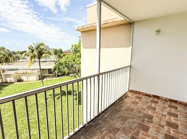 1450 NE 191st St APT 404, Miami, FL 33179