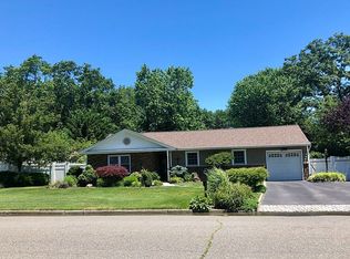 135 N Summit Ave, Patchogue, NY 11772