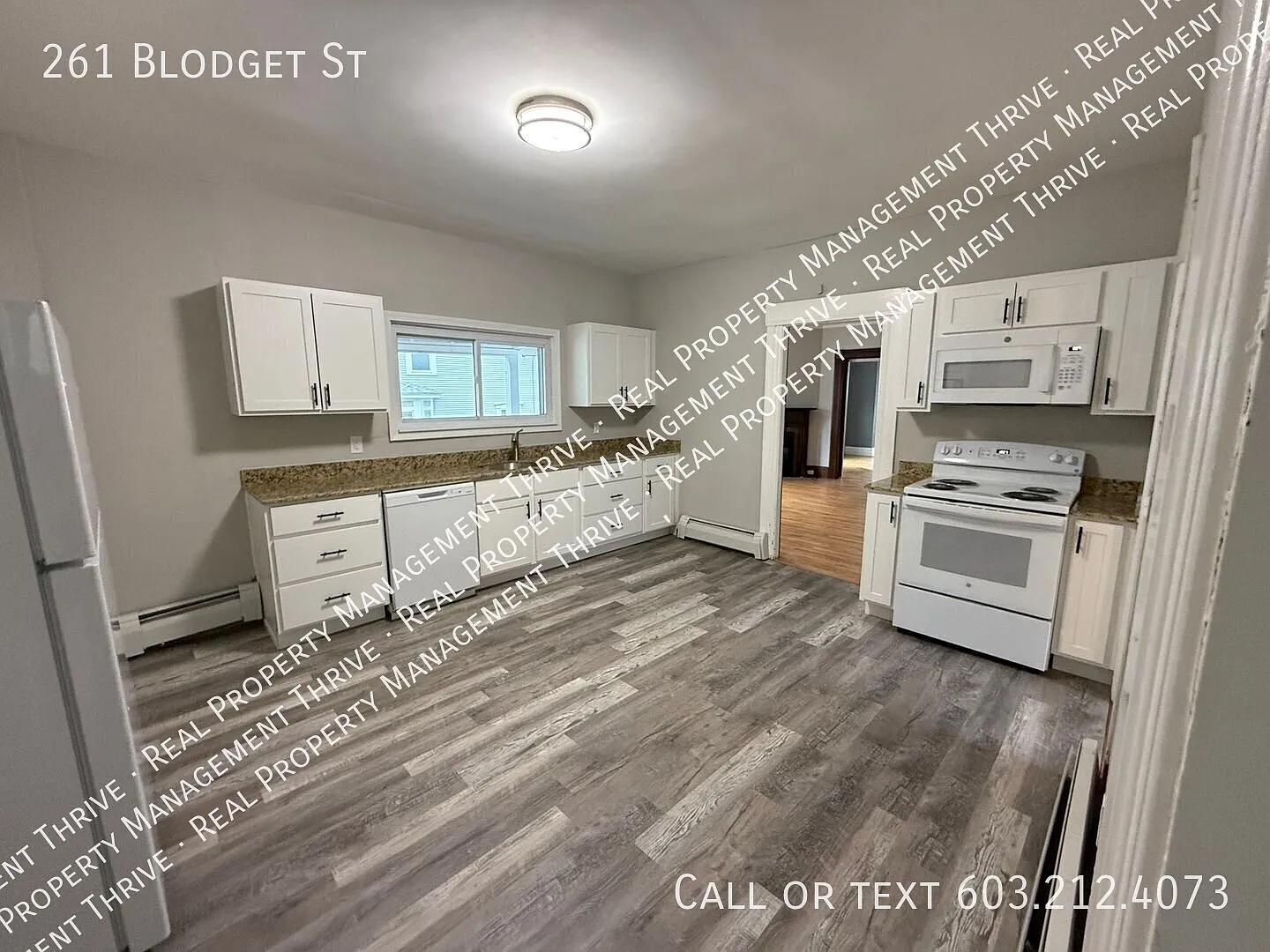Stunning 3BR Main floor unit with 2 parking spots — Photo 4
