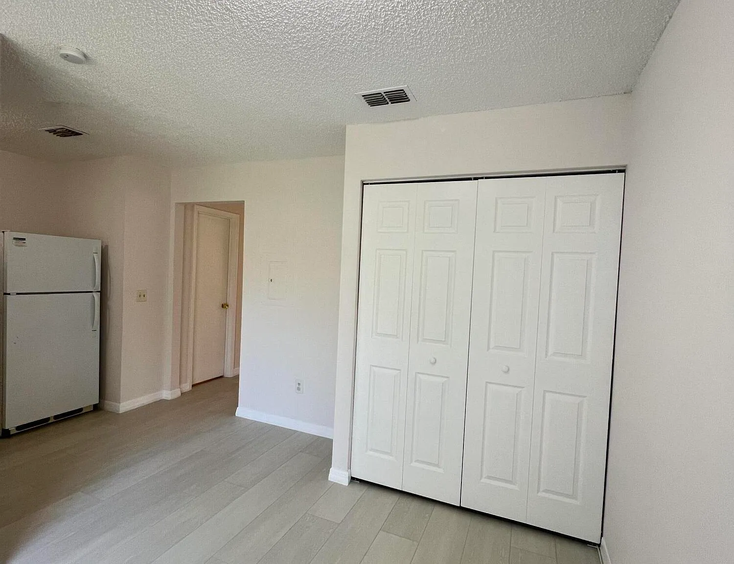 2 bed, 1.5 bath, 990 sqft, $1,450 — Photo 4
