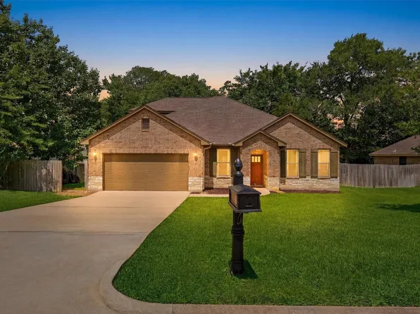 205 Kings Point St, Montgomery, TX 77356