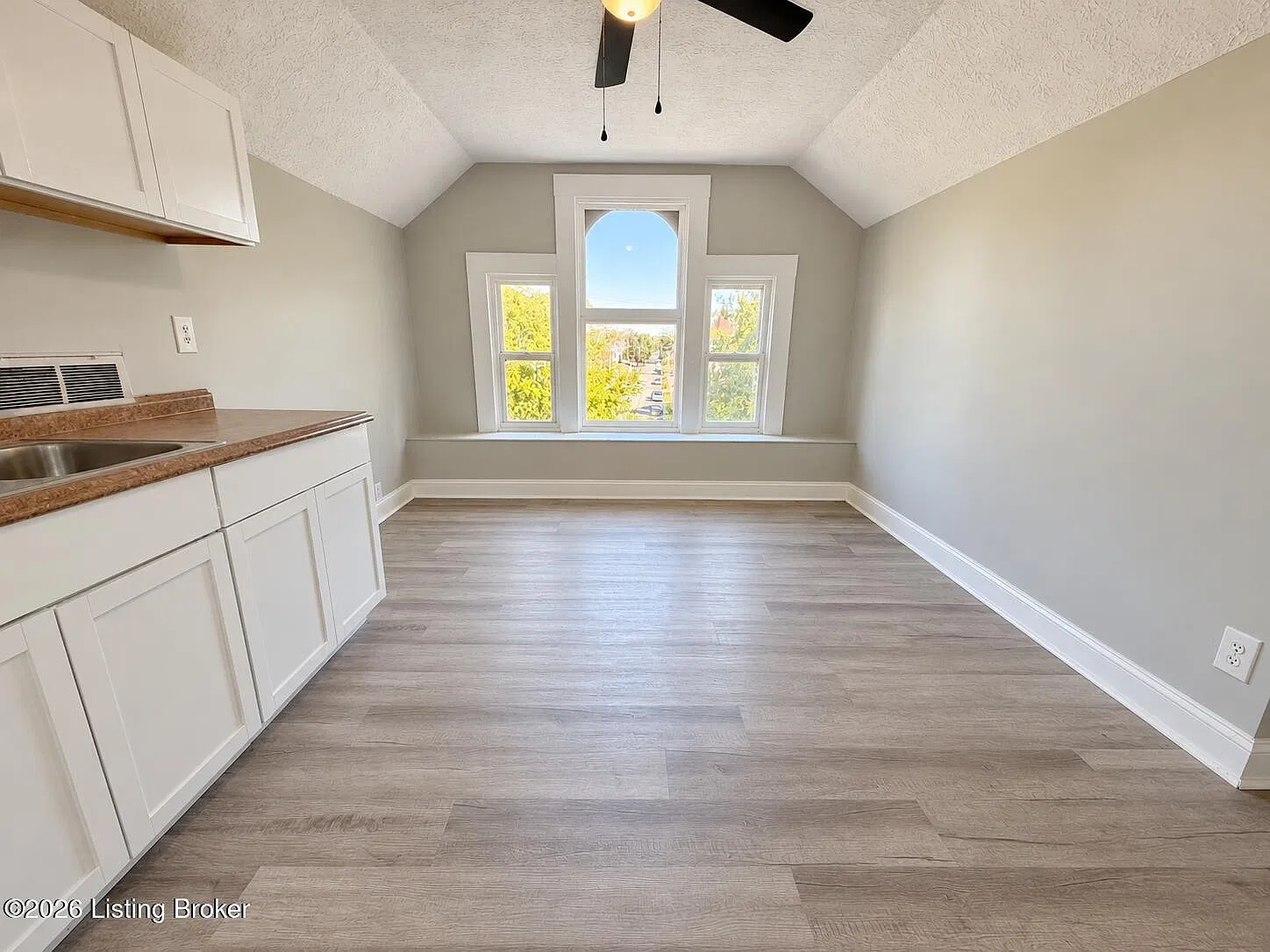 1 bed, 1.0 bath, 650 sqft, $595 — Photo 2