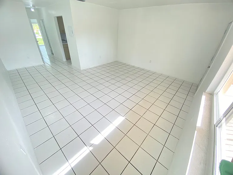 115 Bentley Dr #4 — Photo 3