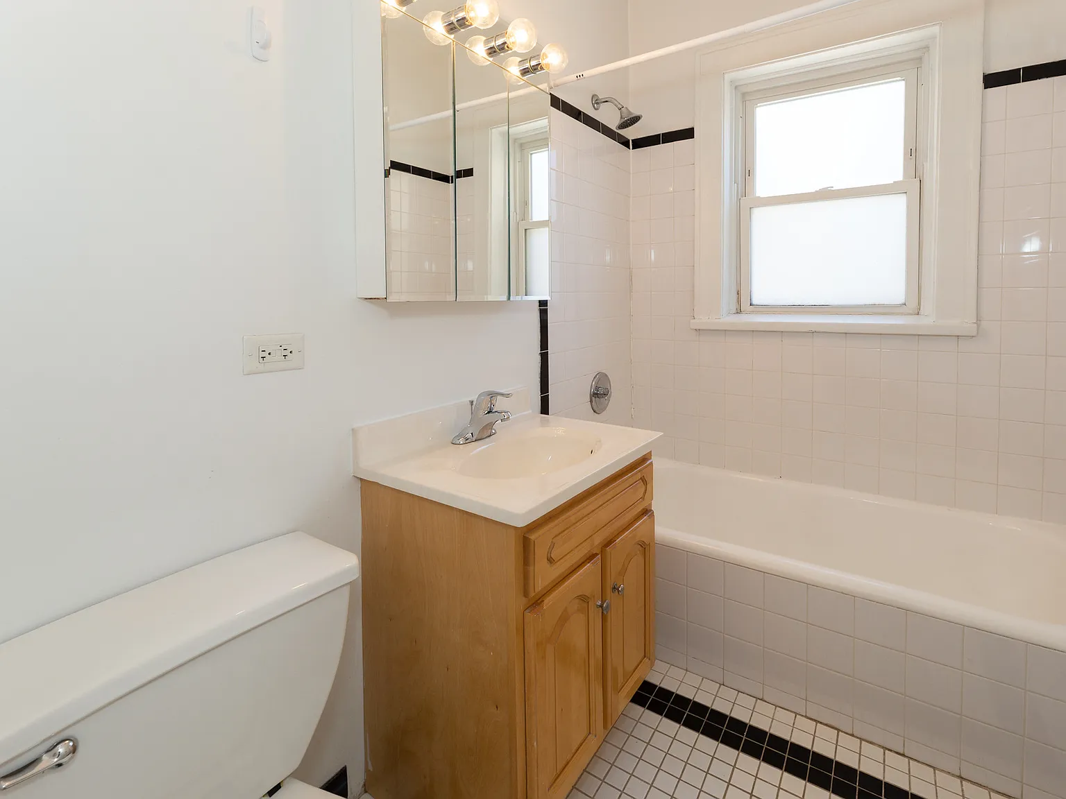1215 W. Diversey — Photo 4