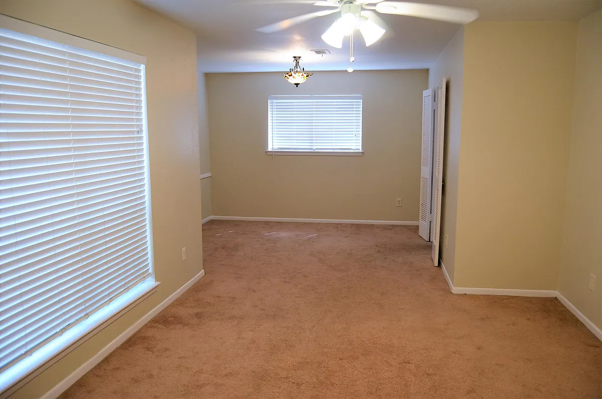 Formal Living - 2319 Ridgemont Dr