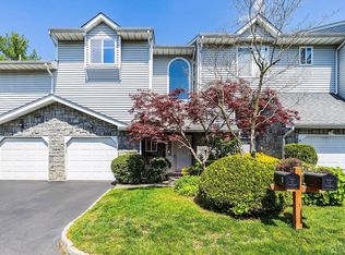 8 Donamar Ln, Laurence Harbor, NJ 08879