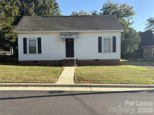 332 E Lowrance Ave, Mooresville, NC 28115