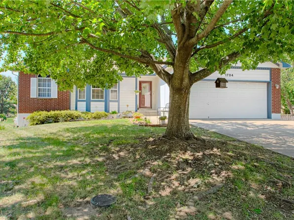 1704 Wildhorse Ct, Raymore, MO 64083