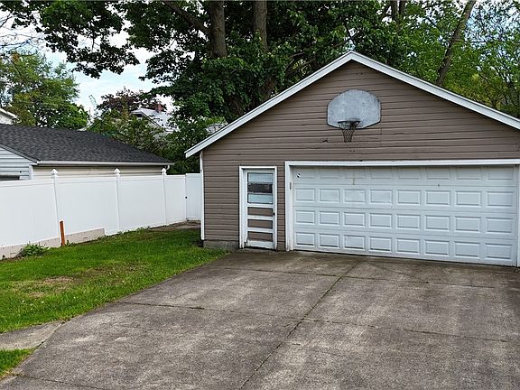 4th image of 1468 Riverside Dr