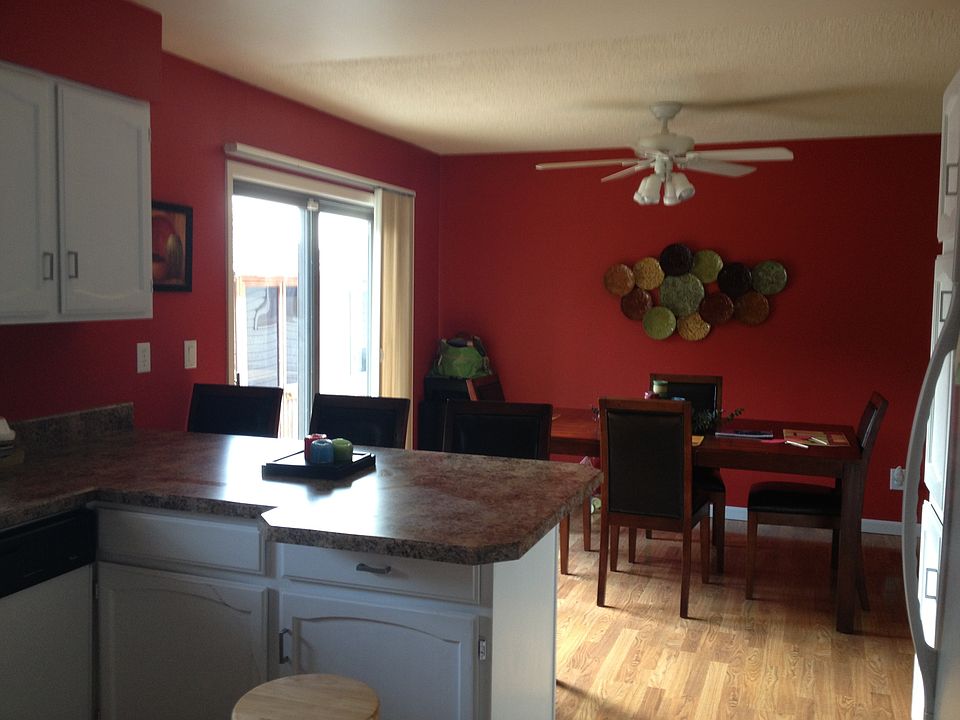 Dining/ kitchen island