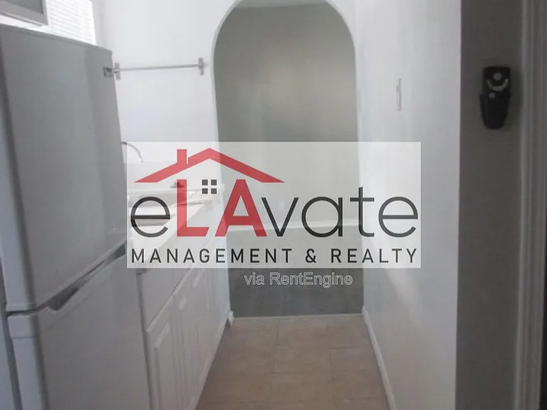 10822 Ventura Blvd #6 — Photo 2