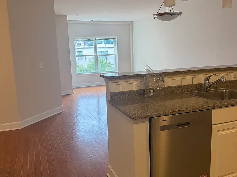 25 Spring St #502 — Photo 3