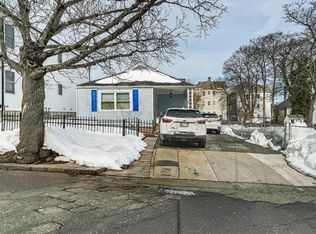 87 Adams St, New Bedford, MA 02746