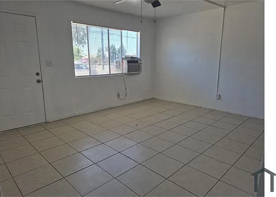 3 bed, 900 sqft, $1,509 — Photo 2