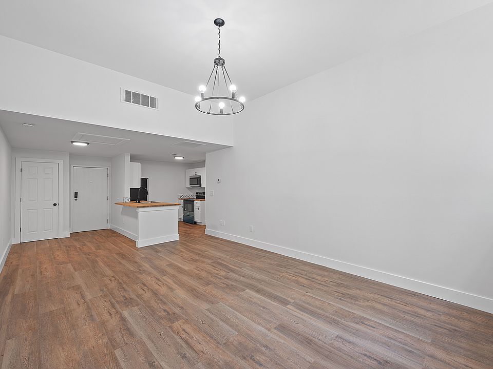1st image of 1261 Parkway Ave #11