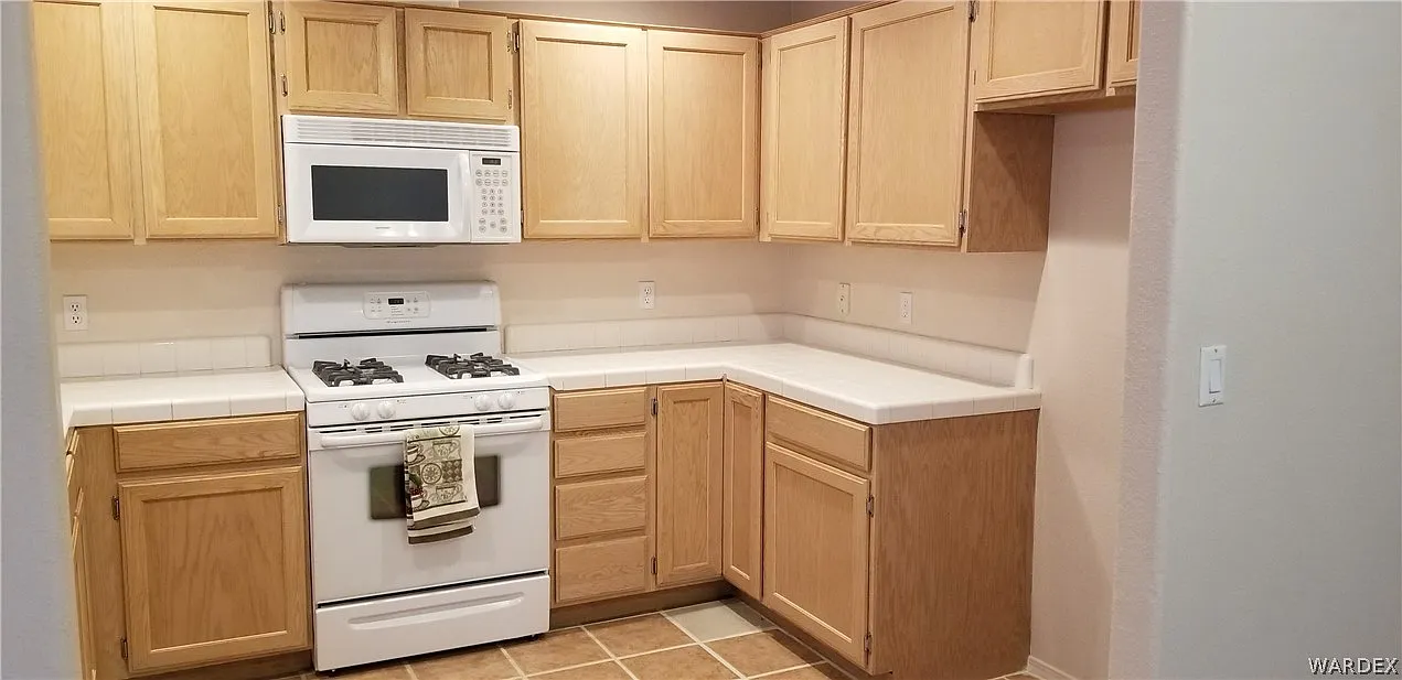3 bed, 2.0 bath, 1324 sqft, $1,800 — Photo 4