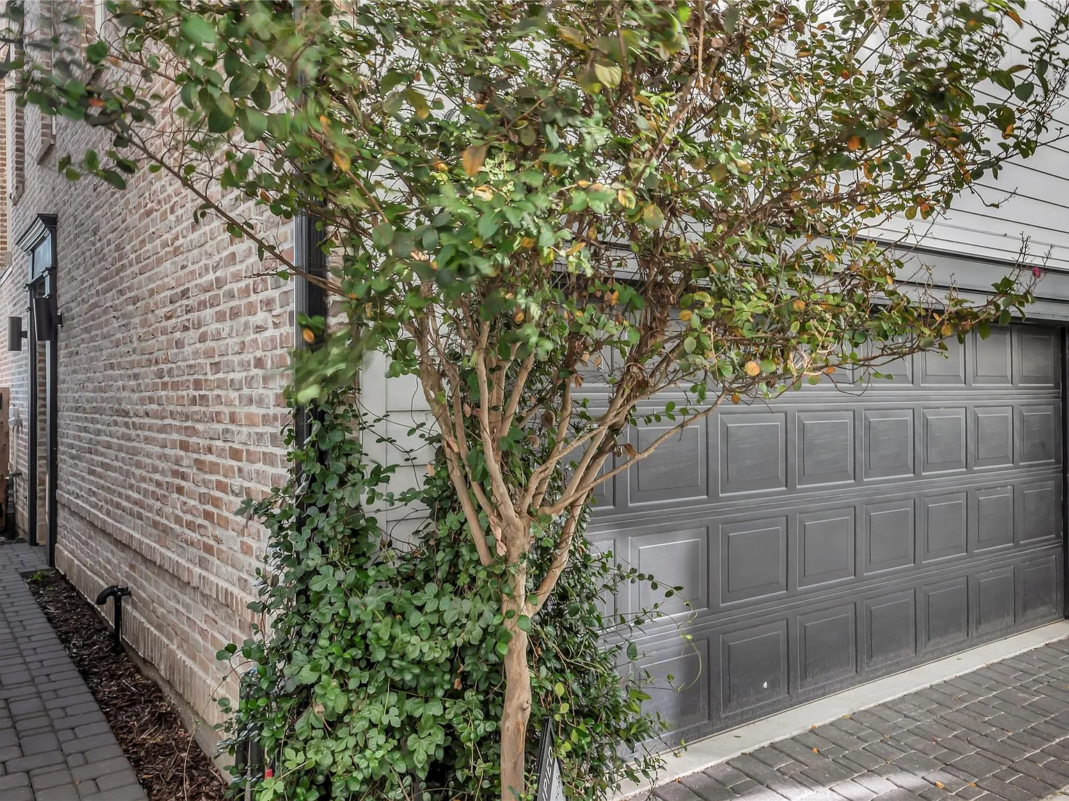 3 bed, 3.5 bath, 1955 sqft, $2,700 — Photo 3