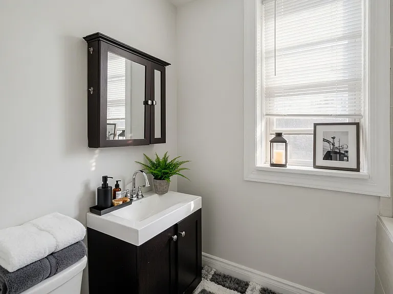 1077 N Paulina St #3 — Photo 8