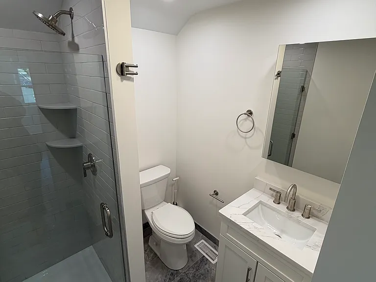 1711 Robinson Ave — Photo 13