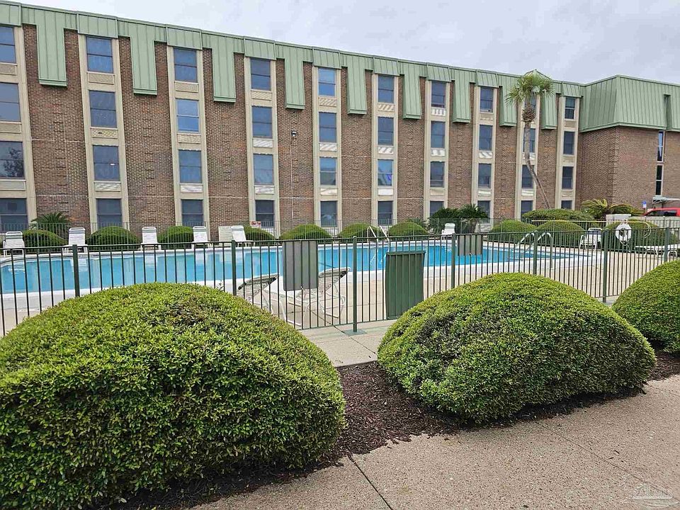 1st image of 224 E Garden St APT 111