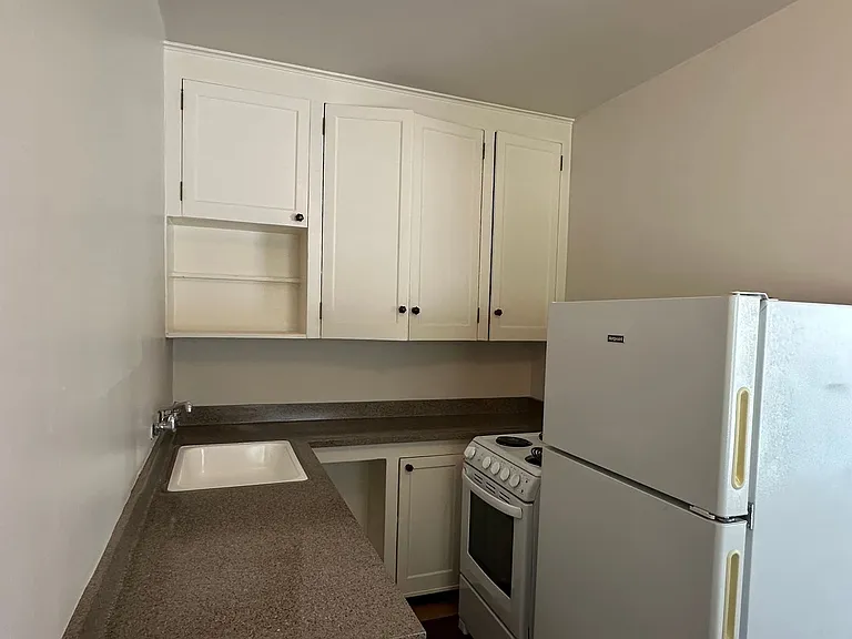 635 NE Randall Ave — Photo 4