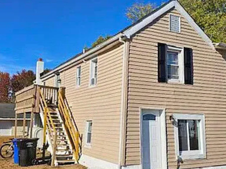 94 Buttonwood Ave — Photo 2