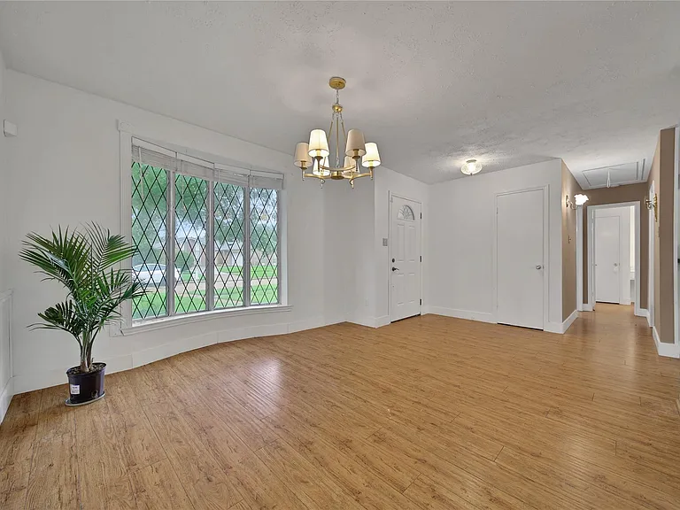 626 Park Knoll Ln — Photo 5