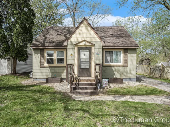 1527 Hillcrest Ave NW, Grand Rapids, MI 49504