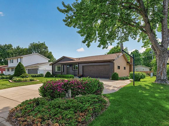 2nd image of 1112 Lyn Way