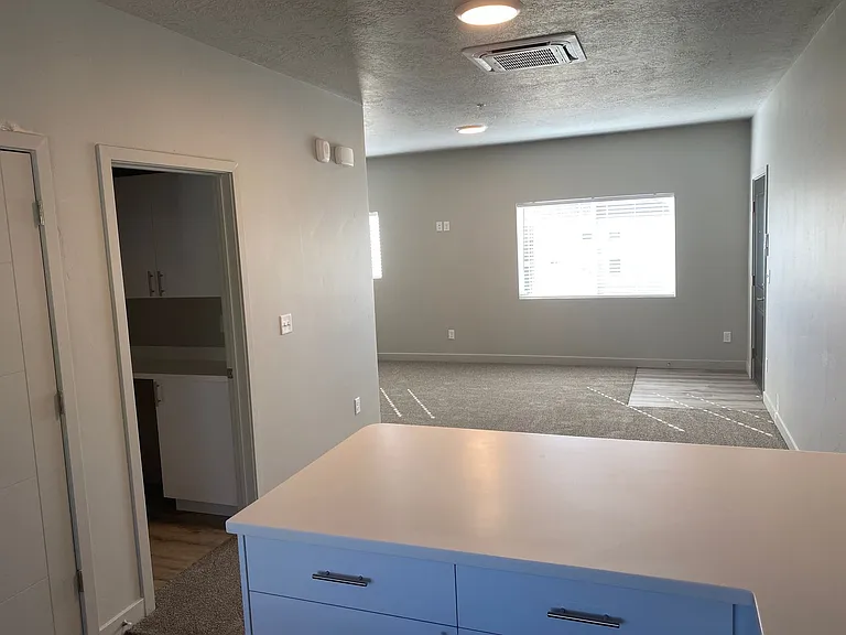 560 S Main St — Photo 8