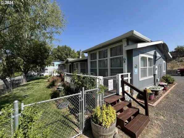 70809 SW Douglas Dr, Pendleton, OR 97801