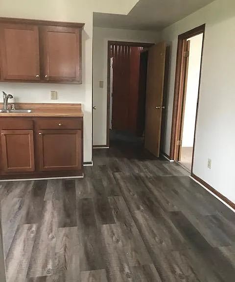 433 E 28th Ave #B — Photo 3