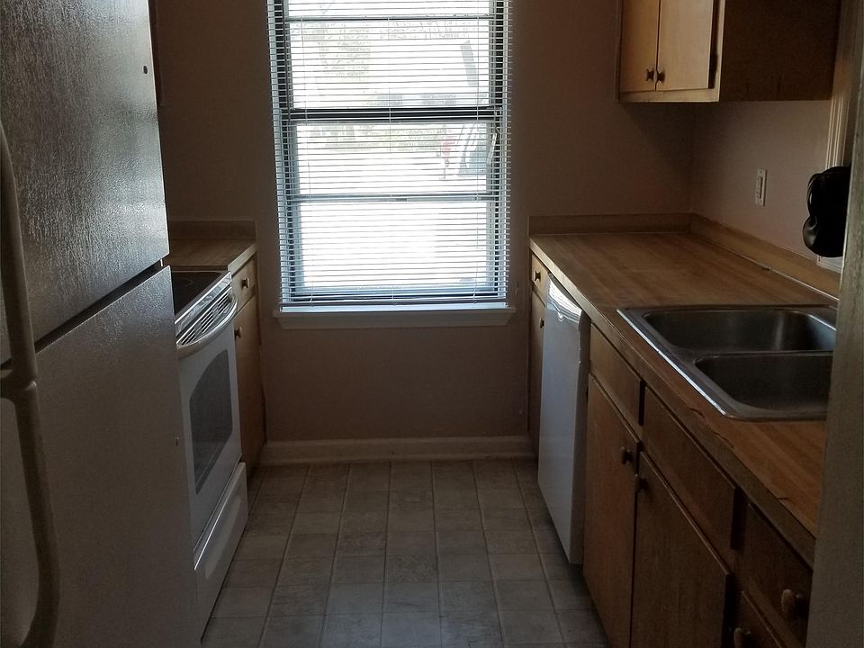 2nd image of 150 Dorchester Manor Blvd #B