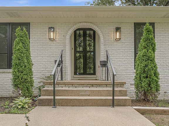 3rd image of 212 University Dr