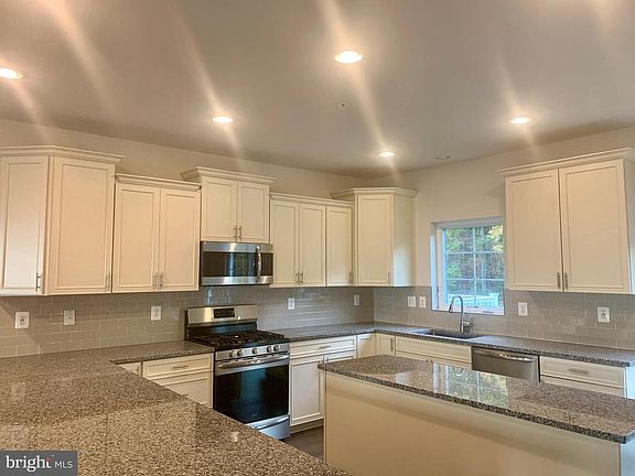 3rd image of 8322 Daydream Cres