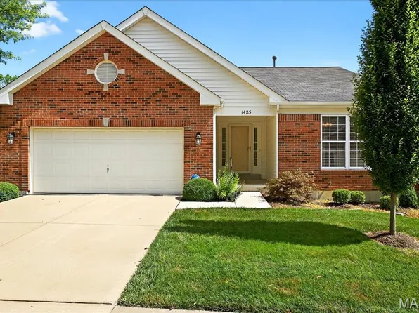 1423 Villas Estates Dr, Fenton, MO 63026