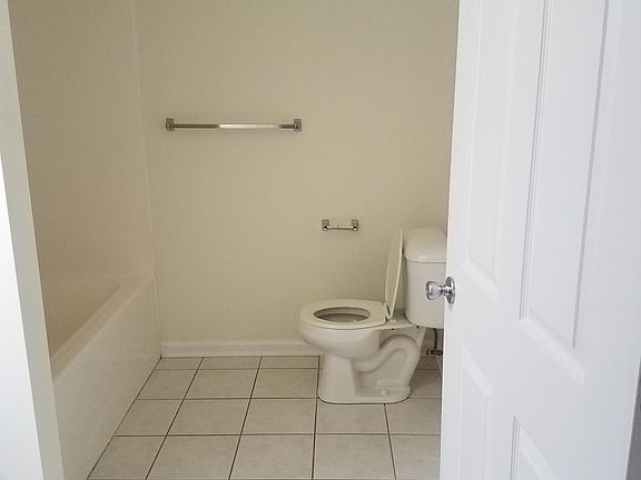 4th image of 2 Kempton Pl #10