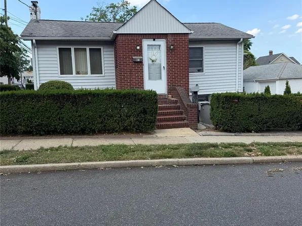 81 Avenue, Westbury, NY 11590